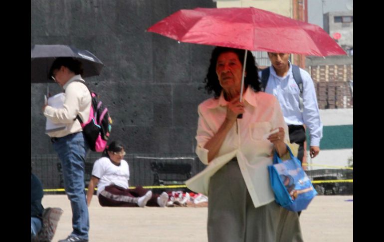 Se exhorta a los sonorenses a mantener las medidas preventivas por las altas temperaturas. ARCHIVO /