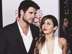 La pareja se había comprometido el año pasado. Tomada de @Writtenby_Spora en Twitter. ESPECIAL /