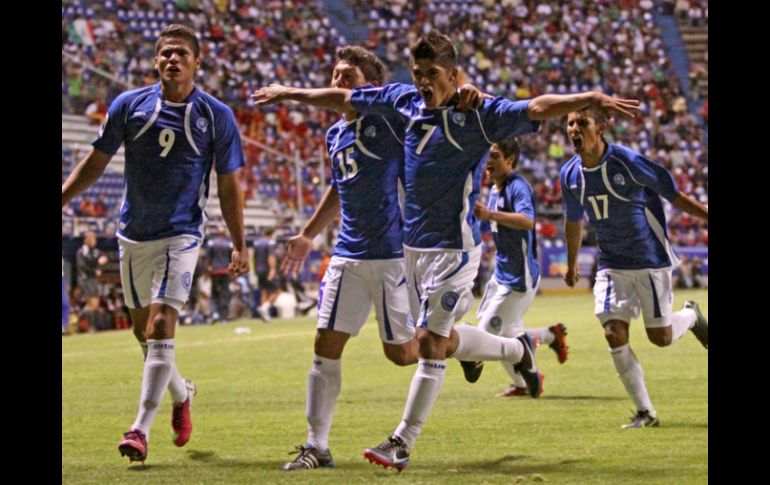 Elementos de la selección de El Salvador son investigados por la Federación de este país. ARCHIVO /