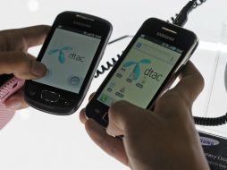 La aplicación ''Bump'' permite intercambiar datos de dos teléfonos por medio del contacto de los dos aparatos. ARCHIVO /