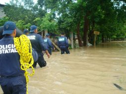 Las autoridades ya están llevando a cabo las evacuaciones. EFE /