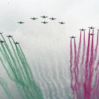 Las Fuerzas Armadas muestran destreza en el cielo capitalino