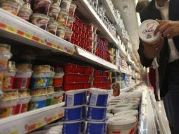 Por leche contaminada, en 2008 murieron seis bebés y hubo más de 300 mil afectados por consumir fórmula mezclada con melamina. ARCHIVO /