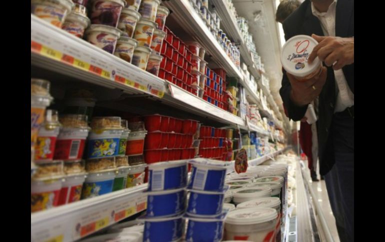 Por leche contaminada, en 2008 murieron seis bebés y hubo más de 300 mil afectados por consumir fórmula mezclada con melamina. ARCHIVO /