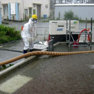 Fukushima vierte toneladas de agua tóxica al mar
