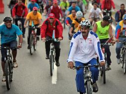 Nicolás Maduro repudió las burlas de las que es objeto desde que el pasado domingo se cayó de una bicicleta en un acto público. AFP /