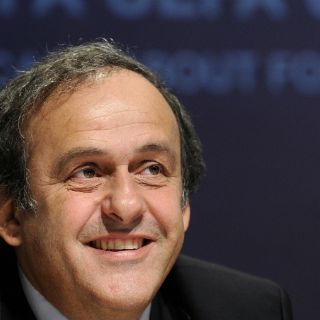 Platini no quiere saber de FIFA, de momento