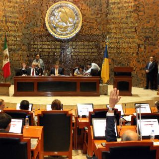Aristóteles remite adecuaciones a presupuesto 2013 de Jalisco
