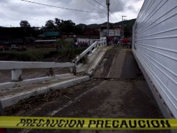 Gobernador ordena actuar ''de inmediato'' en zonas afectadas. Visita la zona devastada en las proximidades del Puente Contla.  /