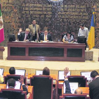 El gobernador propone ajustes al Presupuesto 2013