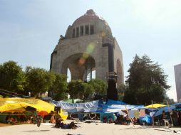 Integrantes de la CNTE en las inmediaciones del Monumento a la Revolución. NTX /