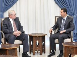 Bashar Al Assad (d) reunido con el viceministro ruso de Exteriores, Serguéi Riabkov (i). EFE /
