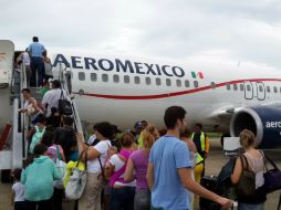 Cientos de turistas de Acapulco aterrizaron en el Aeropuerto Benito Juárez de la Ciudad de México. NTX /