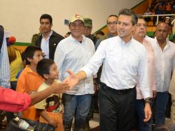 El día de ayer, el Presidente acudió a Guerrero para brindar apoyo a los afectados por meteoros. ARCHIVO /