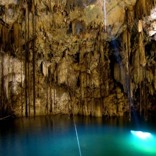 Presentan investigación subacuática en cenotes