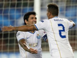 Lucho González anotó el primer y único tanto del juego. EFE /