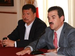 Alfredo Jiménez Sánchez (i) asumió el cargo de director operativo de la Policía de Guadalajara.  /