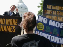 Manifestantes portan pancartas con la leyenda ''no más nombres''. AFP /