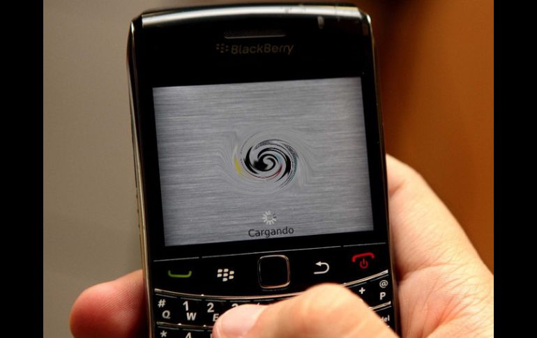 La aplicación de BlackBerry Messenger permite saber cuándo tu mensaje es leído; permite invitar hasta 30 amigos a chatear. ARCHIVO /