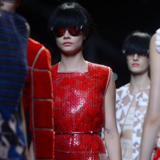 Mujeres psicodélicas y autómatas en la pasarela