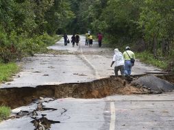 Vista de la autopista que llega a La Pintada, Guerrero. El huracán dañó severamente las autopistas de la entidad. AP /
