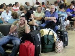 Aún hay turistas varados en Acapulco, que se espera salgan en las próximas horas. EFE /