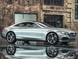 RADICAL. En comparación al nuevo Clase S, este concepto muestra formas más vivas y atractivas.  /