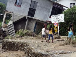 Cuantiosos daños dejó como saldo el desbordamiento del río que cruza el municipio de San Pedro Juchatengo en la Costa Oaxaqueña. NTX /