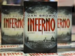 Ejemplares de la nueva novela del estadounidense Dan Brown, Inferno, se exponen en una librería en Berlín. ARCHIVO /