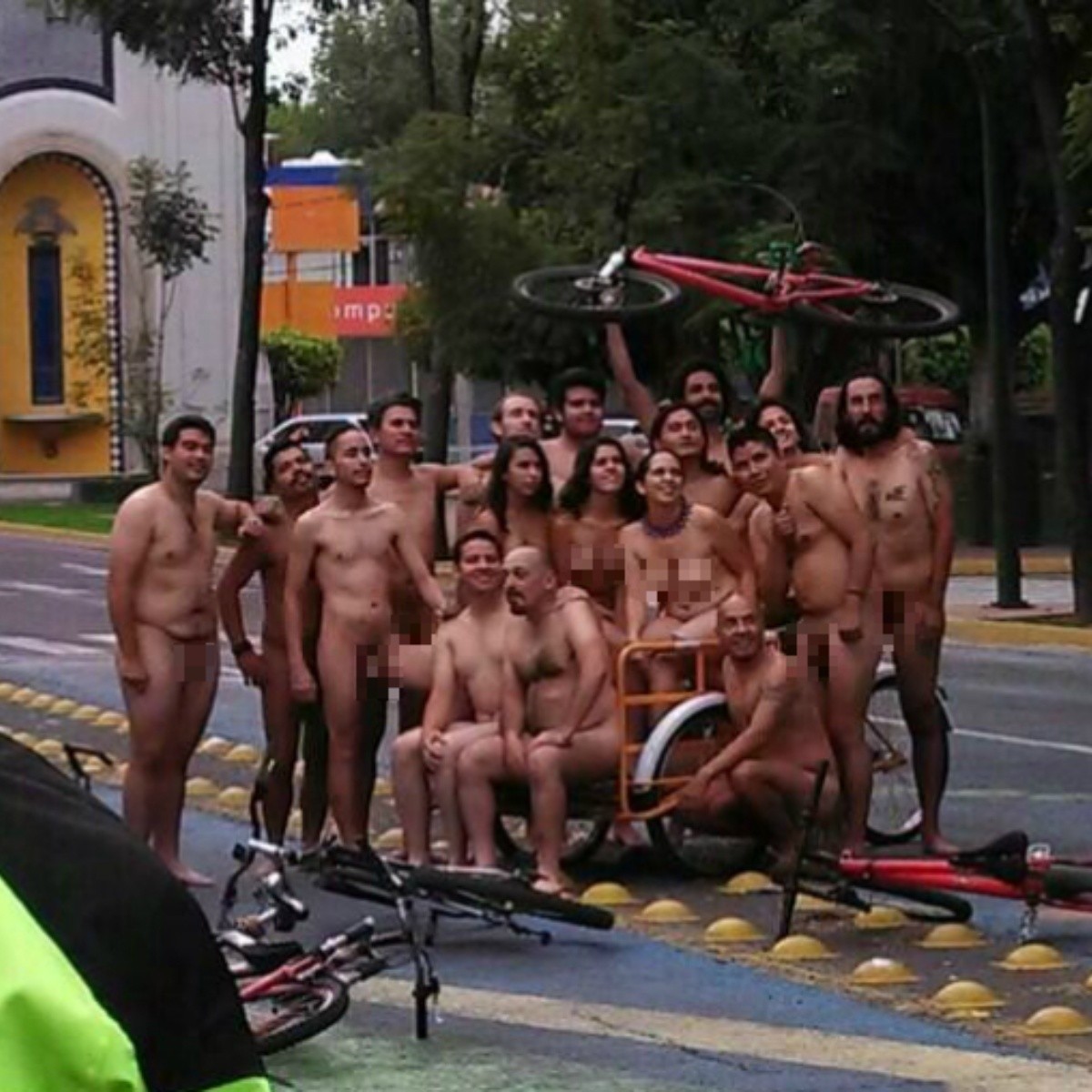 Desnudos a los pies de la Minerva | El Informador