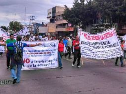 Los inconformes afirmaron que fueron 28 mil los participantes en la marcha.  /