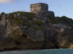 Las fuertes lluvias han ocasionado encharcamientos en Tulum, por lo cual tuvo que ser cerrado al público. ARCHIVO /