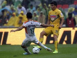 Una fuerte lluvia se presentó durante gran parte del partido. NTX /