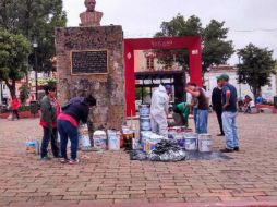 Hoy se dio mantenimiento al parque San Agustín, que está frente a la Preparatoria No. 1.  /
