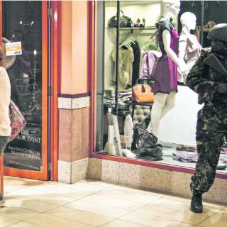 Viven horas de pánico en centro comercial de Kenia