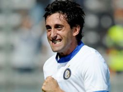 Diego Milito reapareció en las canchas tras siete meses de ausencia. EFE /