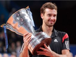 Ernests Gulbis ganó su segundo título de la temporada para colarse dentro de los primeros treinta de la clasificación mundial. EFE /