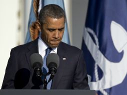 Encabeza el servicio conmemorativo por las 12 personas fallecidas en el Depósito de la Armada en Washington. AP /