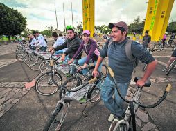 Una de las alternativas para dejar de usar el coche es utilizar la bicicleta, vehículo que goza de buena aceptación en la ZMG. EL INFORMADOR /