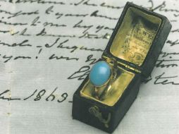 El museo de Jane Austern en Hampshire, agradeció a los donadores que lograron el regreso del anillo de oro y turquesa. ESPECIAL /