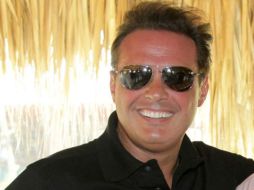 Luis Miguel envió dos aviones cargados con despensas para ayudar a las personas afectadas por las lluvias. ARCHIVO /