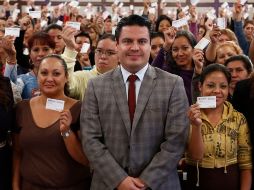 Aristóteles recibió en Casa Jalisco a las mujeres jefas de familia que recibieron los primeros apoyos económicos. ESPECIAL /