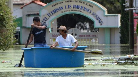 Según la Segob, las lluvias dejan unas 59 mil personas evacuadas de sus comunidades ante el riesgo de deslaves o inundaciones. AP /