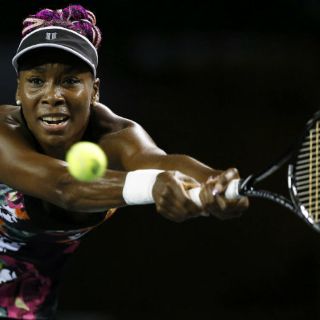Venus triunfa sobre Azarenka en WTA de Tokio