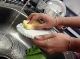 Afirman que incluso las amas de casa están expuestas a sufrir daños en las articulaciones de los brazos. ARCHIVO /