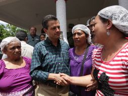 Peña Nieto asegura que a los afectados que los apoyos se darán sin intermediarios políticos. NTX /