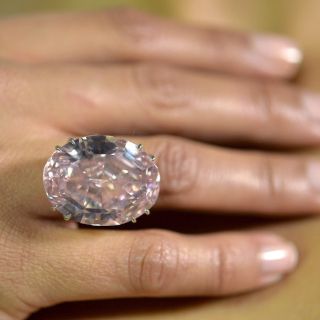 La ''estrella rosa'', el diamante de 60 millones de dólares