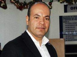 El regidor Mario Salazar Madera informa sobre el reinicio de las obras en la colonia. ARCHIVO /