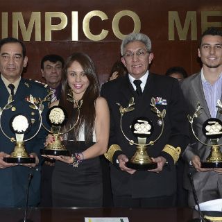 La Sedena y la Marina reconocen a deportistas mexicanos