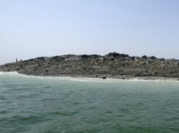 El gigantesco montículo formado por lodo, arena y rocas mide cerca de 20 metros de altura, 40 metros de largo y 100 de ancho. AP /